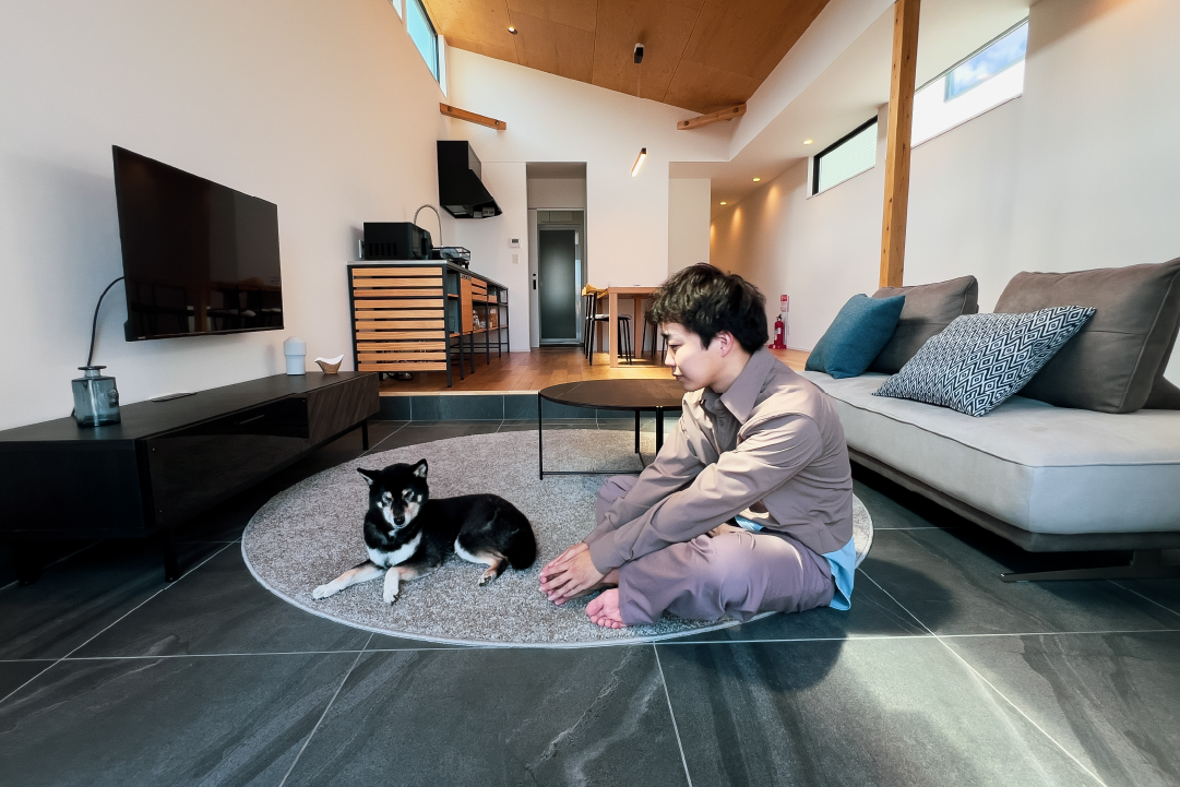 愛犬と過ごす様子