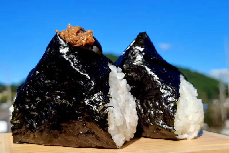 江の島島内にあるおにぎり屋 はるみ width=
