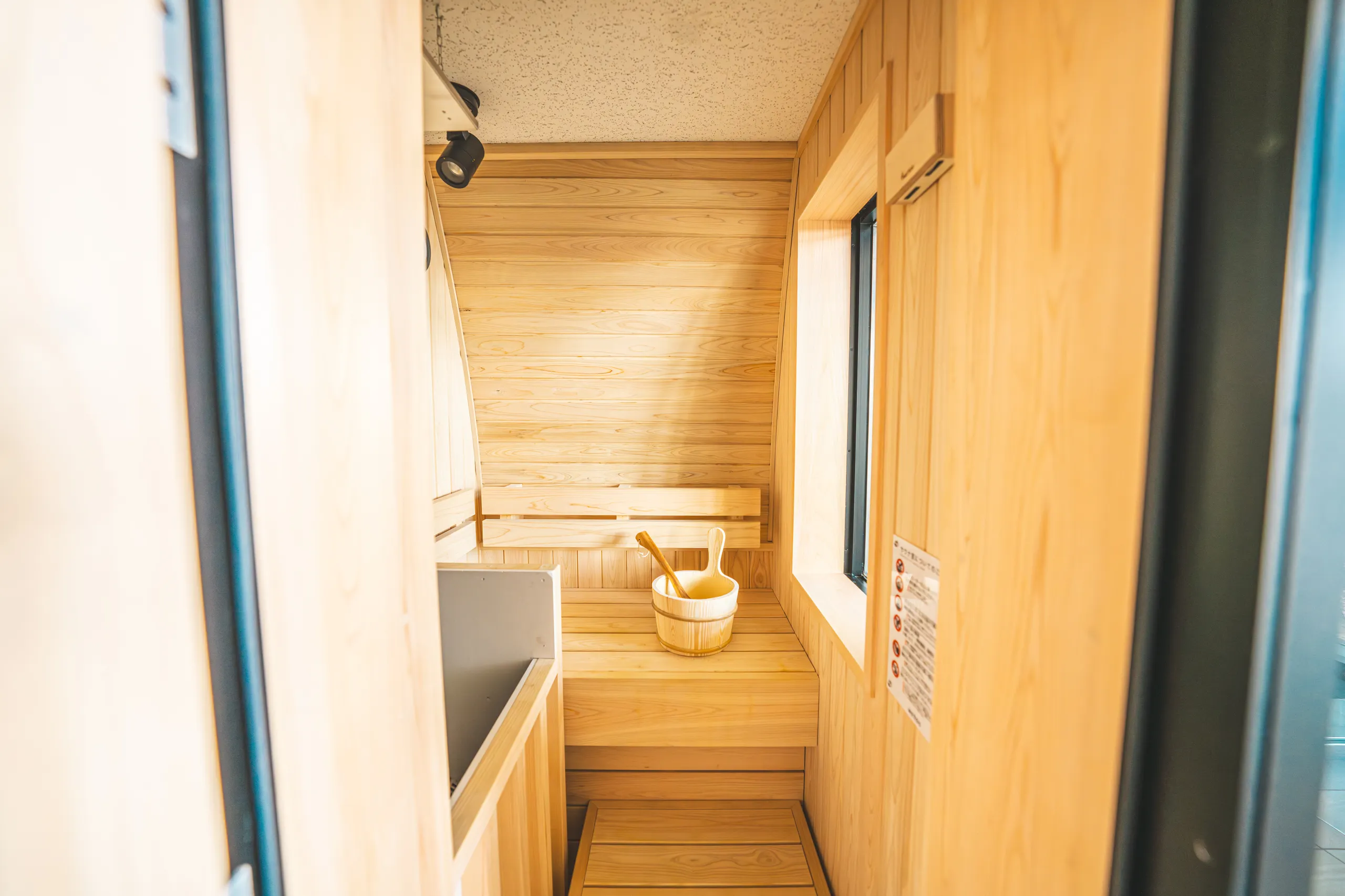画像に alt 属性が指定されていません。ファイル名: manazuru_sauna_01.webp