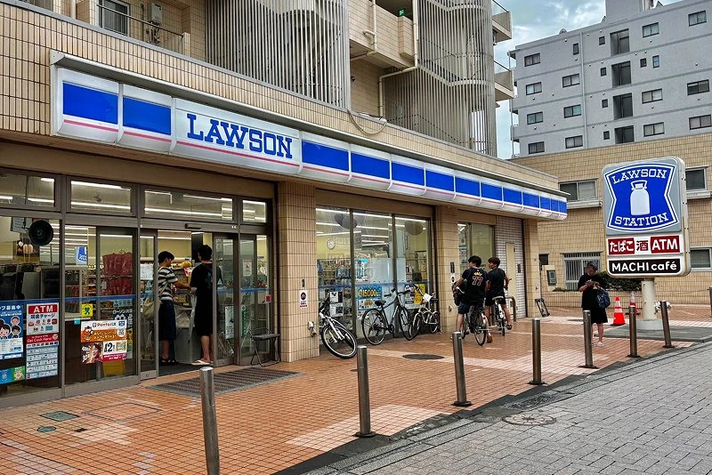 江の島にあるコンビニ ローソン 片瀬海岸店
